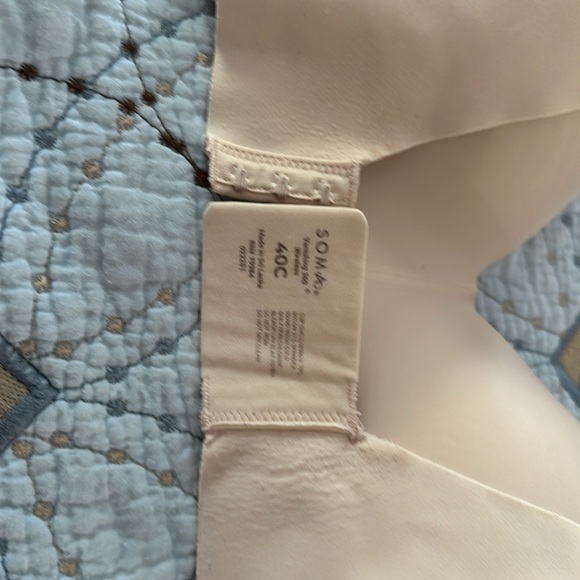 Soma’s Vanishing 360 Wireless Bra 40C - Picture 2 of 6